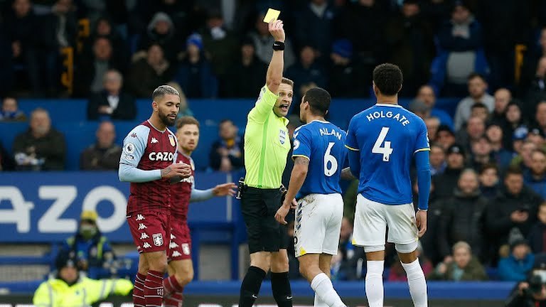  曼城德比战平红魔丁丁世界波惊艳全场  